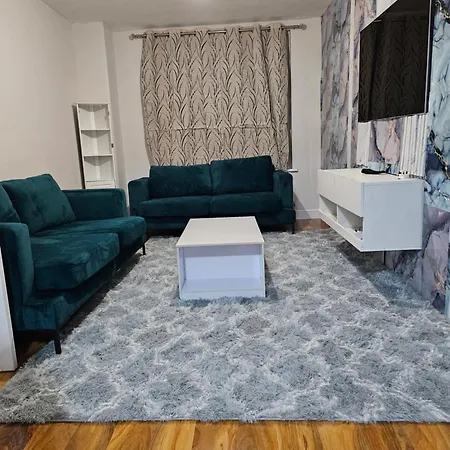 Three Bedroom House With A Park